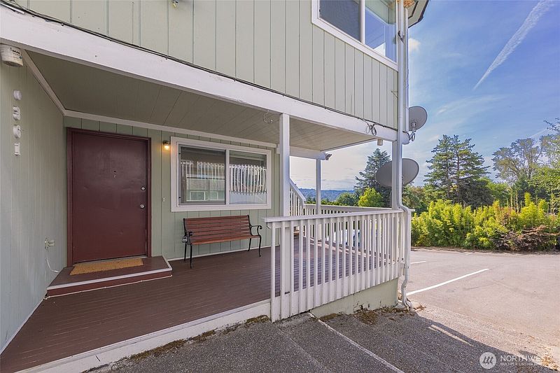 3rd image of 361 Earlington Avenue SW