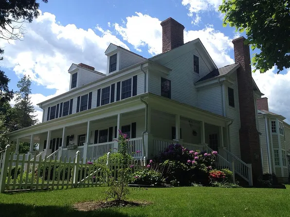 33 Church St, Windsor, NJ 08561