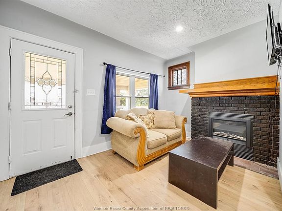 5th image of 1408 Dougall Ave