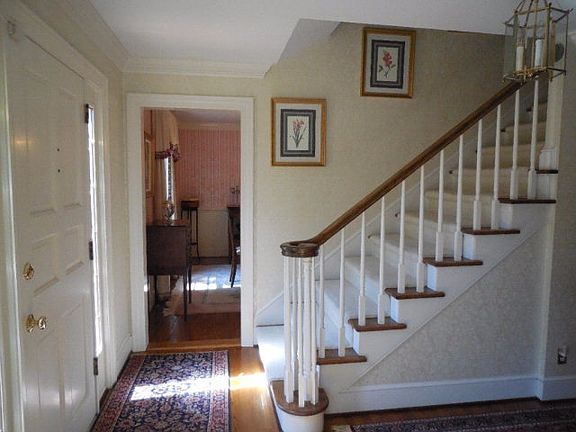 3rd image of 85 Longwood Ct