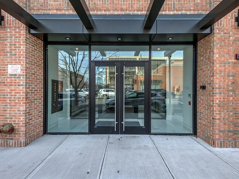 Luxury Living in Larchmont — Photo 10