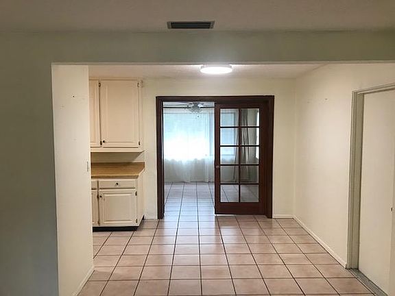 3rd image of 1819 Ivy Ln