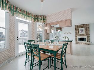 5515 Hunters Ridge Ct, Hoffman Estates, IL 60192