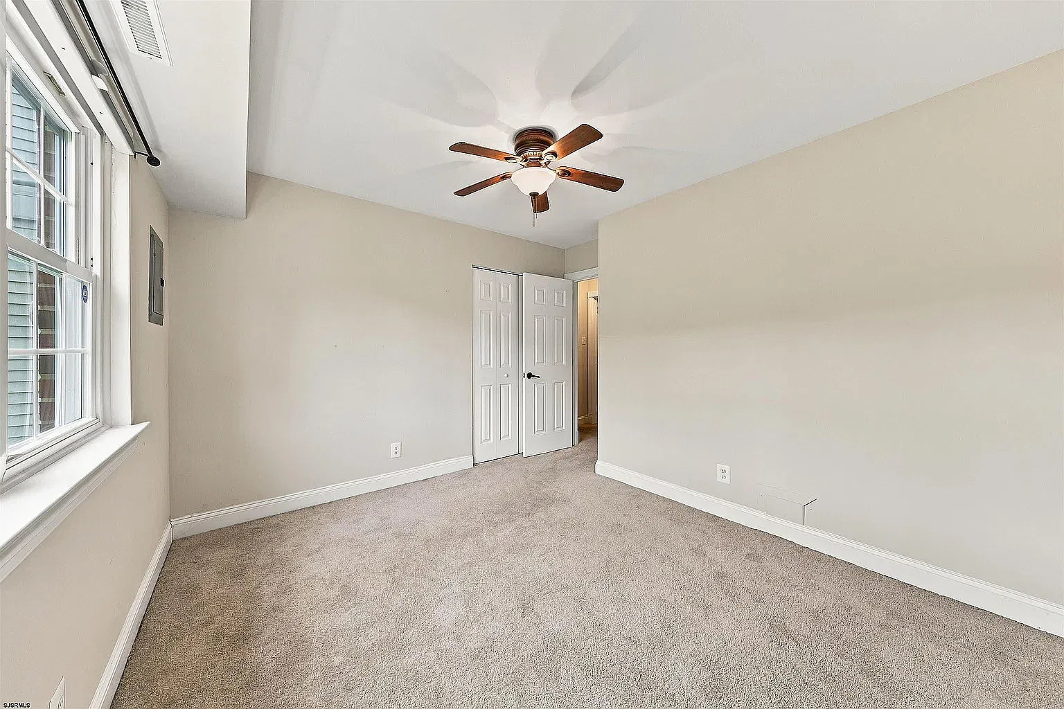 2 bed, 1050 sqft, $2,050 — Photo 4