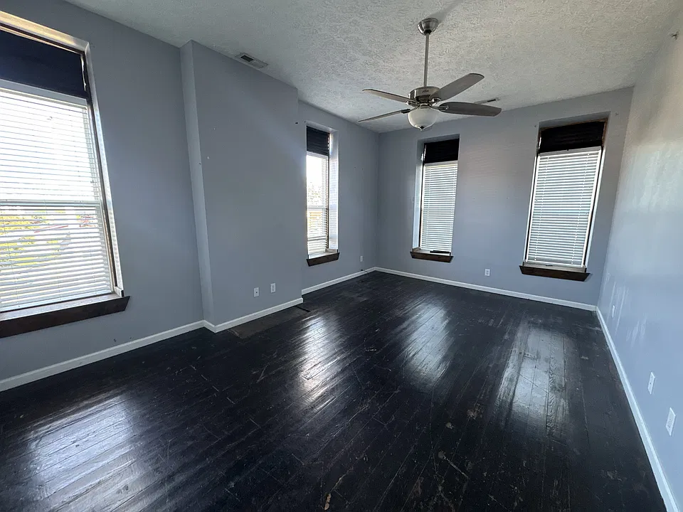 181 W Main St #1