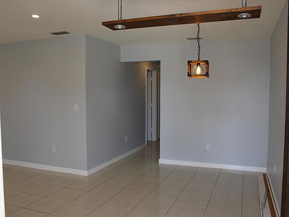 5th image of 933 SE 24th Ave APT A