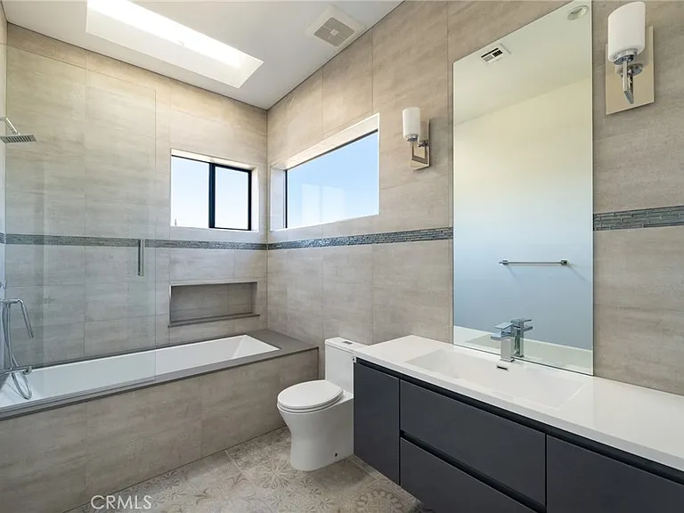 1805 S Longwood Ave — Photo 18