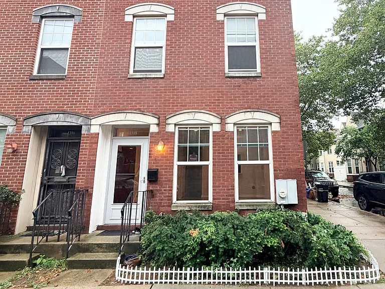 1318 Bainbridge St — Photo 2