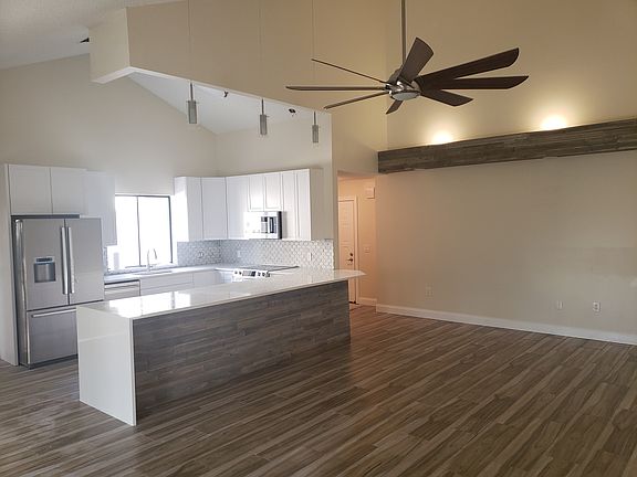 3rd image of 222 E River Park Dr
