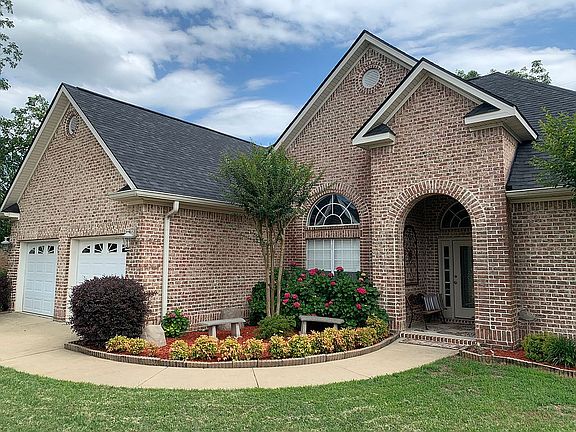 3rd image of 303 Saint Marlo Dr