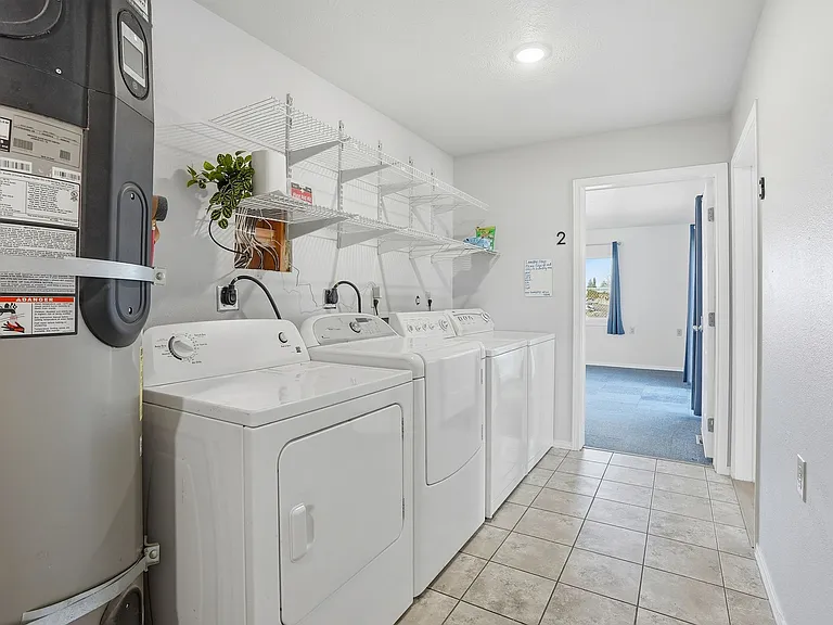 9529 E Mission Ave — Photo 16