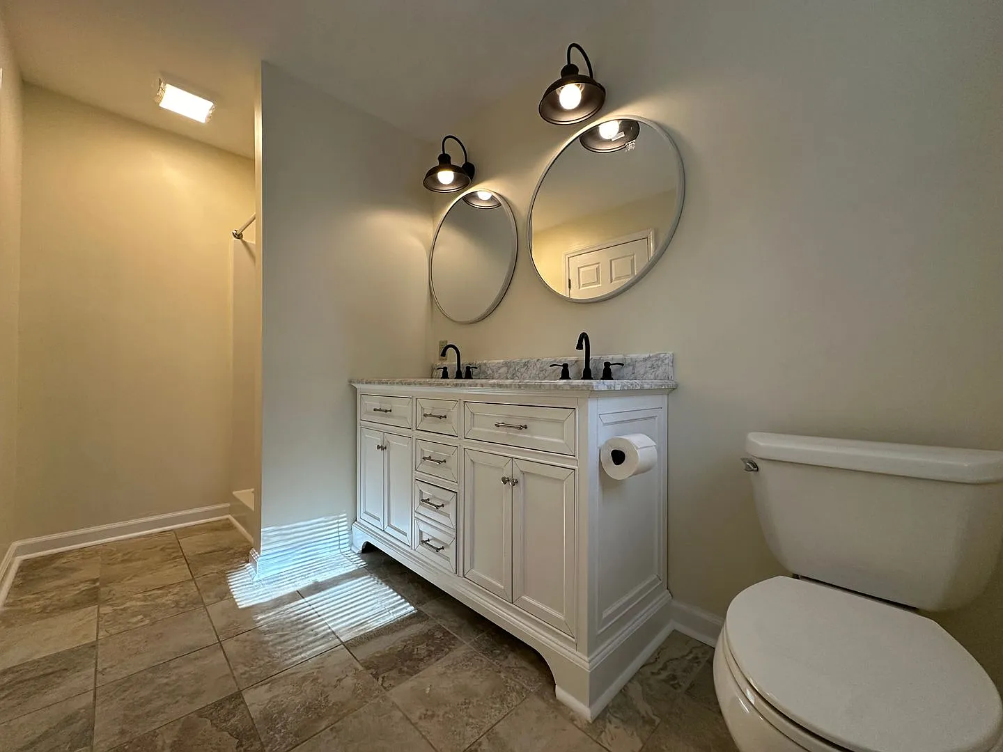 Cute Greenville 3/2 on Wooded Lot! — Photo 4