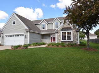 3516 Rivers Crossing Dr, Waukesha, WI 53189