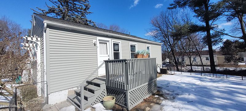 5th image of 2 Daisy Street