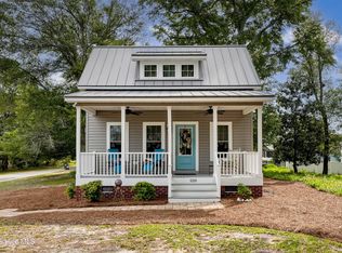 520 Clarendon Ave, Southport, NC 28461