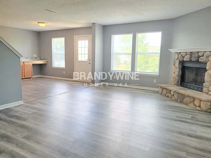3 bed, 2.5 bath, 1733 sqft, $1,799 — Photo 3