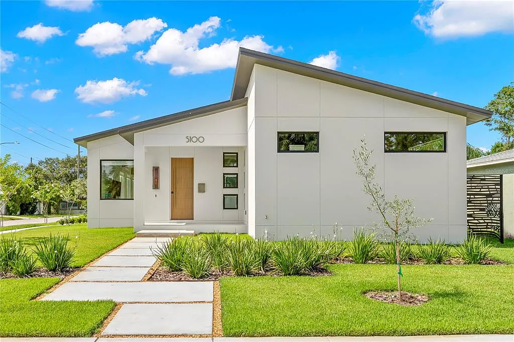 3 bed, 2.5 bath, 2069 sqft, $5,000 — Photo 3