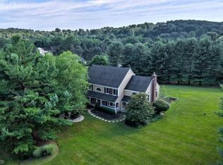 2 Rolling Ln, Flemington, NJ 08822