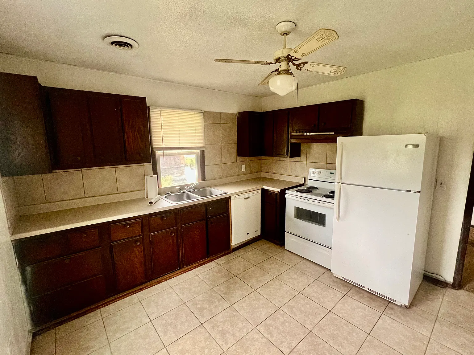 2 bed, 1000 sqft, $800 — Photo 2