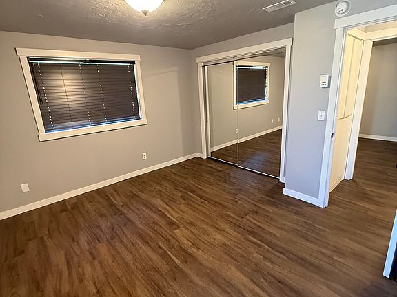 5th image of 2110 Lamar Ln