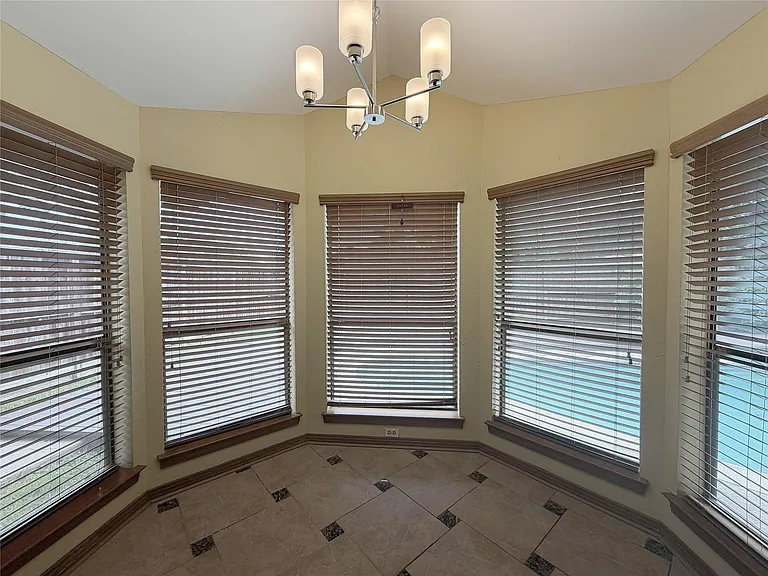 13103 Waldemere Dr — Photo 15