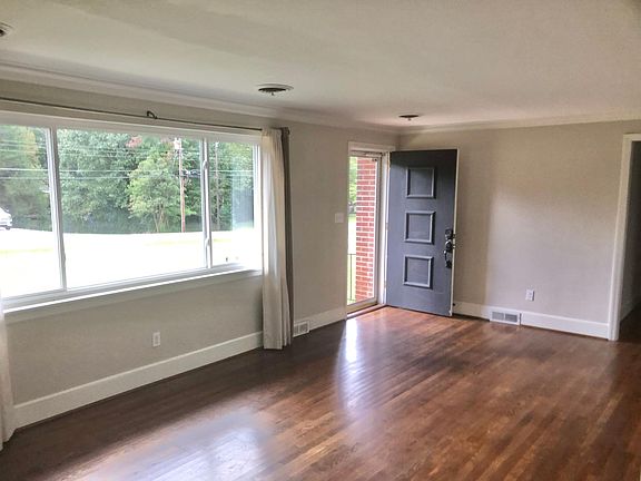 front living area / entrance