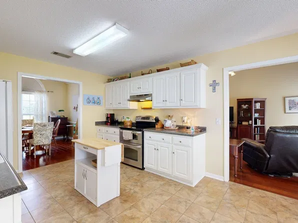 1813 N Leah Ln, Statesboro, GA 30461