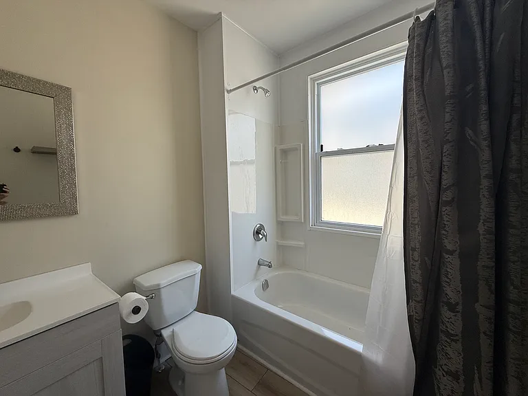 732 Wellington St — Photo 9