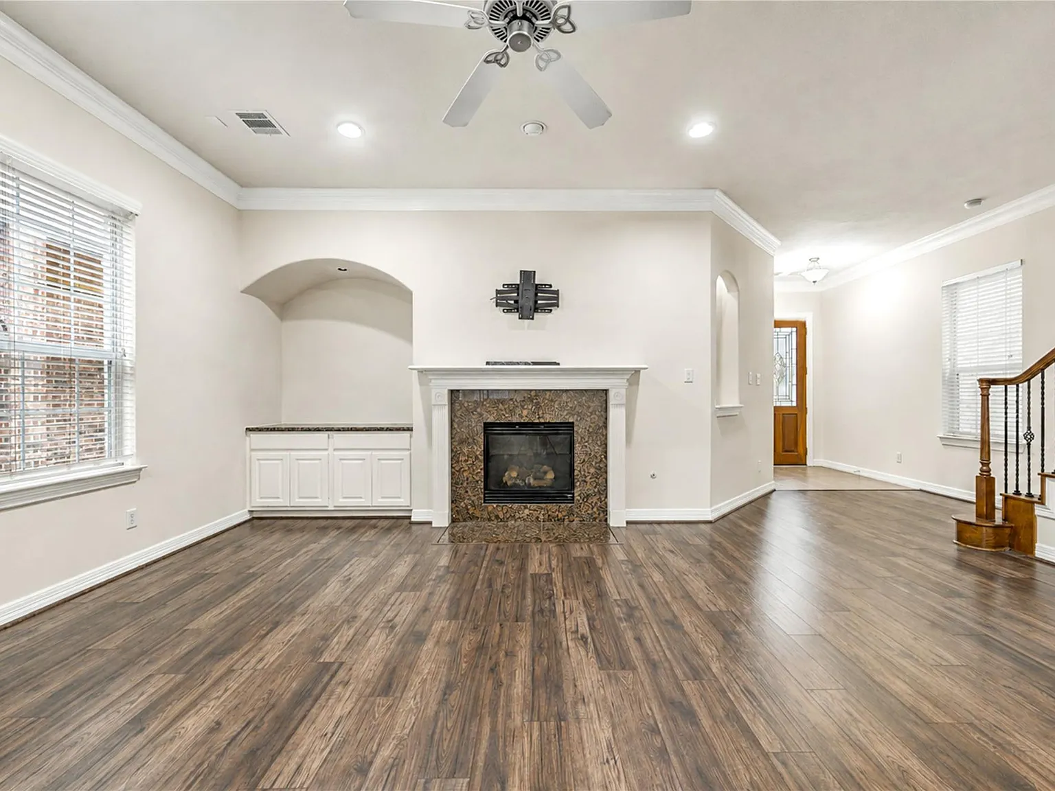 3 bed, 3.5 bath, 3208 sqft, $3,500 — Photo 4