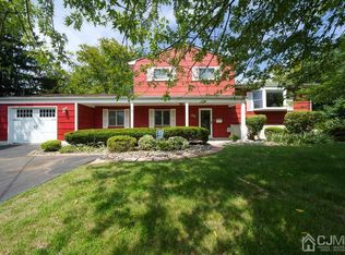 22 Montrose Rd, Somerset, NJ 08873