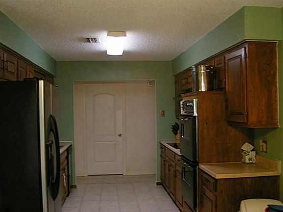 3rd image of 3011 Columbine Dr