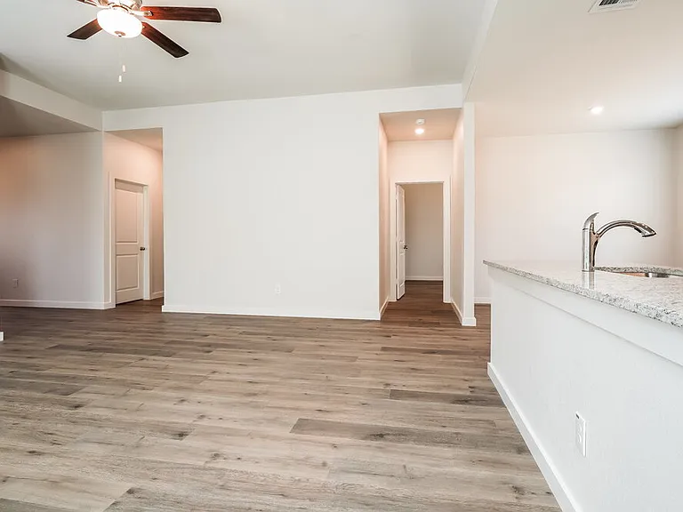 1532 Harvester Dr — Photo 6