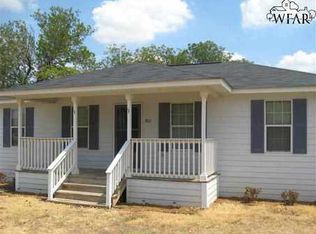 302 N Hancock St, Henrietta, TX 76365
