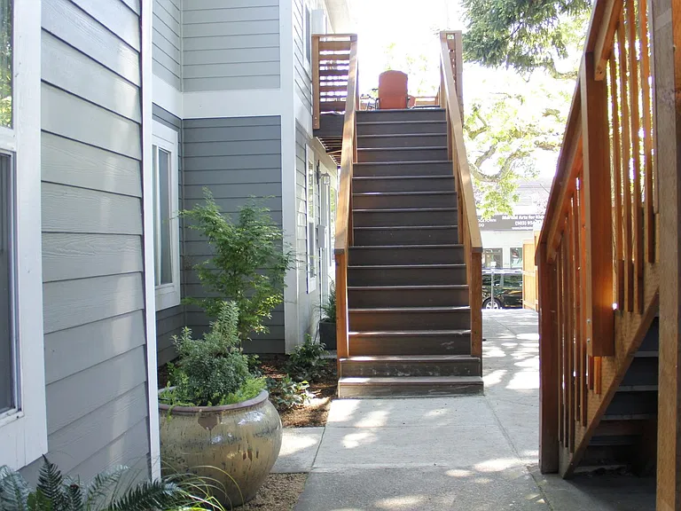 2819 NE Flanders St #3 — Photo 5