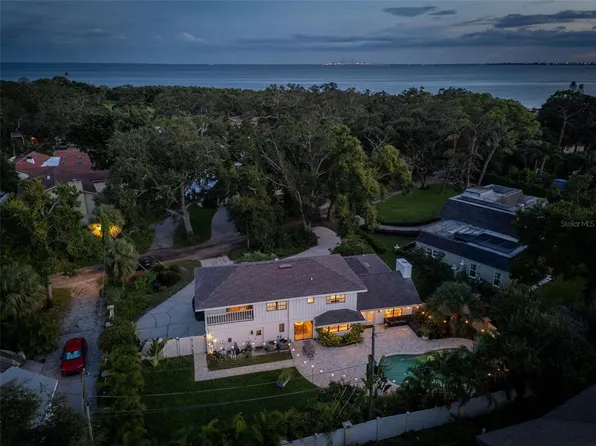 1835 Serpentine Dr S, Saint Petersburg, FL 33712