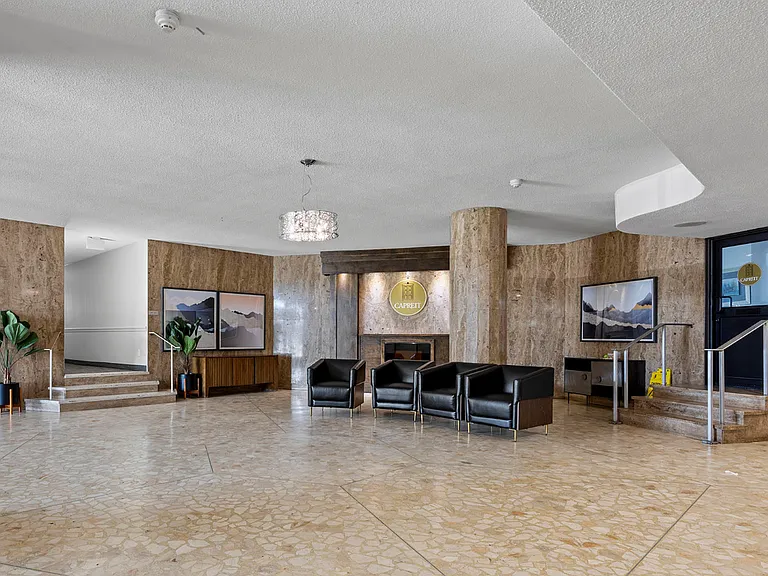 1055 Bloor St — Photo 7