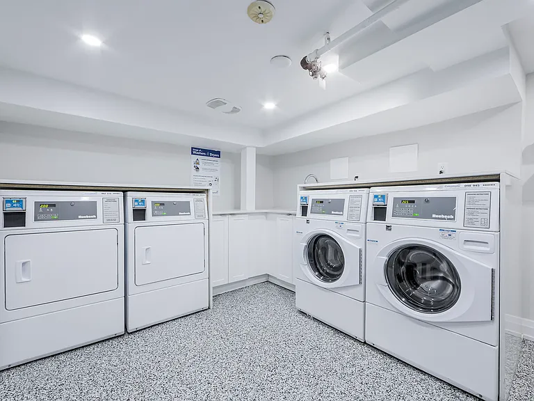 470 Roncesvalles Ave — Photo 8