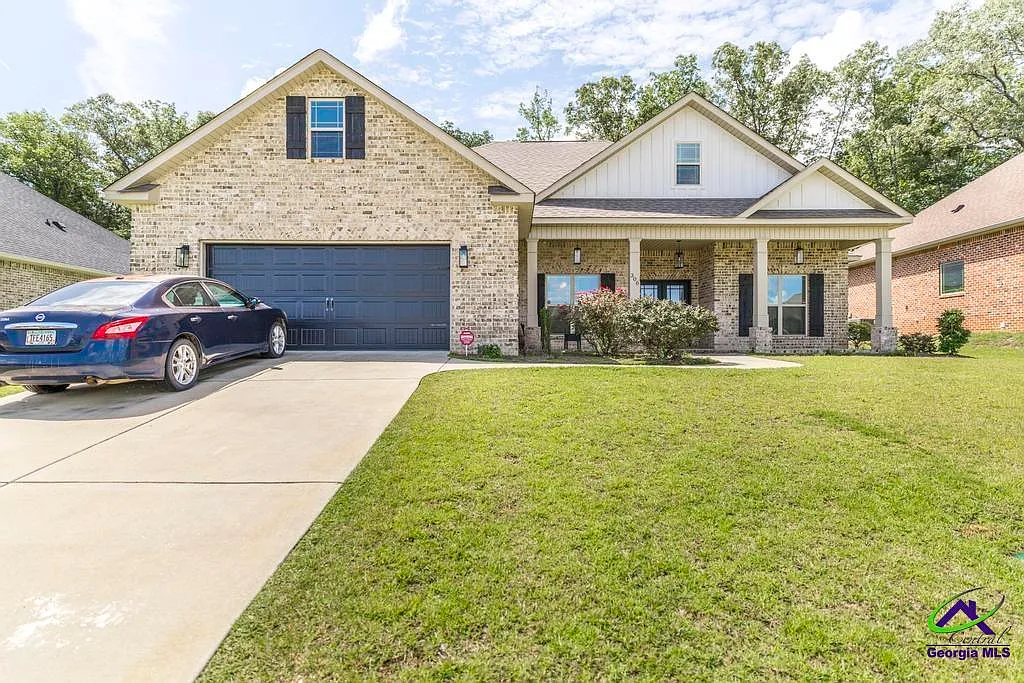 5 bed, 3.0 bath, 2547 sqft, $2,750 — Photo 2