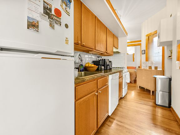 3rd image of 325 E 88th St APT 5