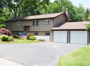 74 Wildwood Ln, Uncasville, CT 06382