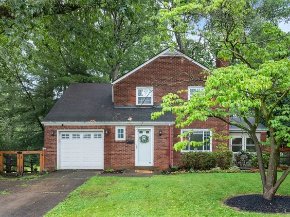 348 Canterbury Dr, Pittsburgh, PA 15238