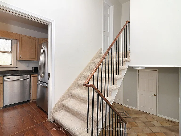 222 Alscot Cres — Photo 29