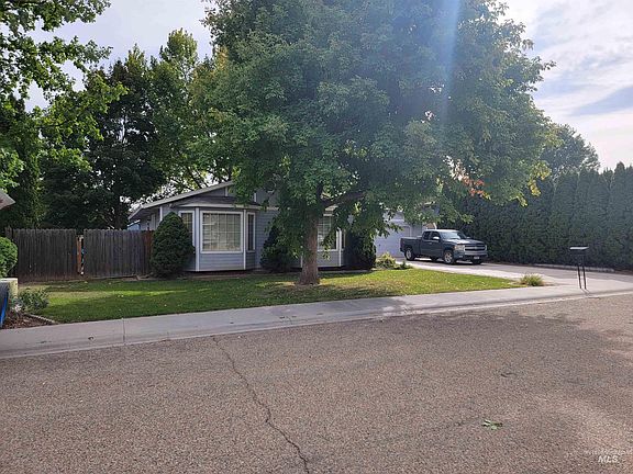 3rd image of 2918 Owyhee Ln