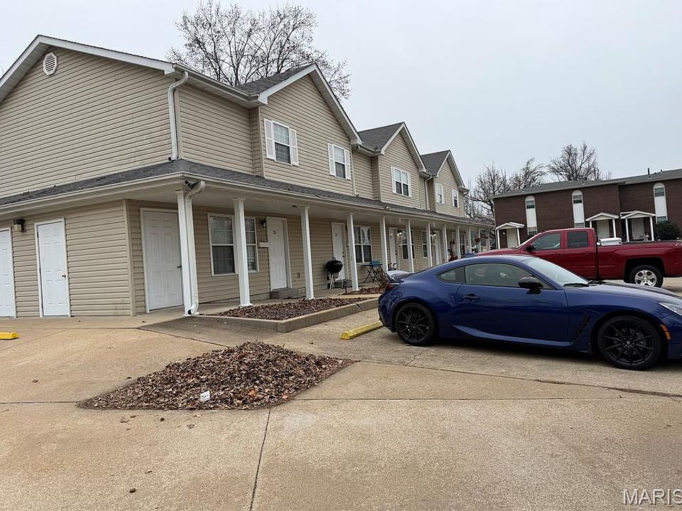 2nd image of 19 Westmount Dr