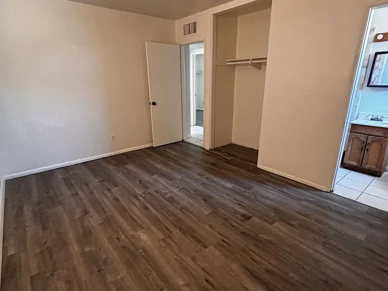 1431 W 7th Pl — Photo 15