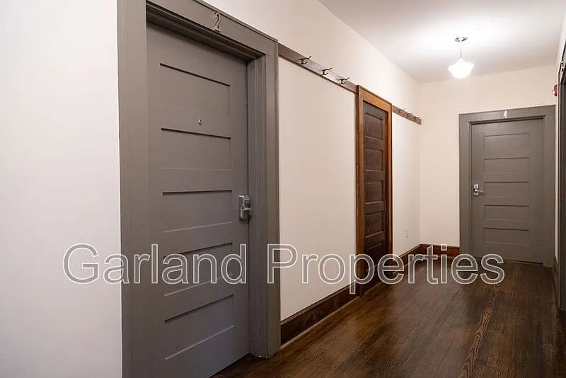 829 Salem Ave SW — Photo 2
