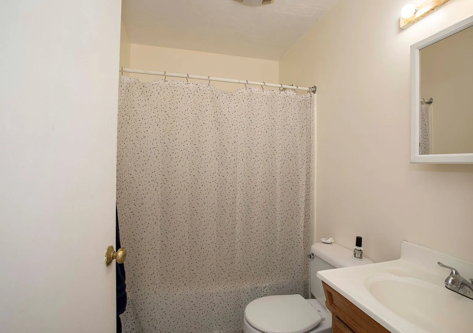 Huge 4 bed 2 bath townhouse near Northeastern with a move in special! — Photo 2
