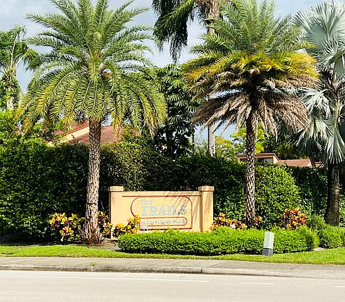 1407 Lakeview Dr E Photo 1