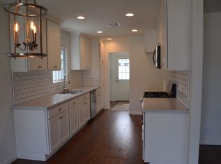 22126 Del Valle St, Woodland Hills, CA 91364