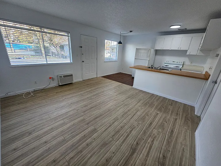 25191 Grant St #2 — Photo 3